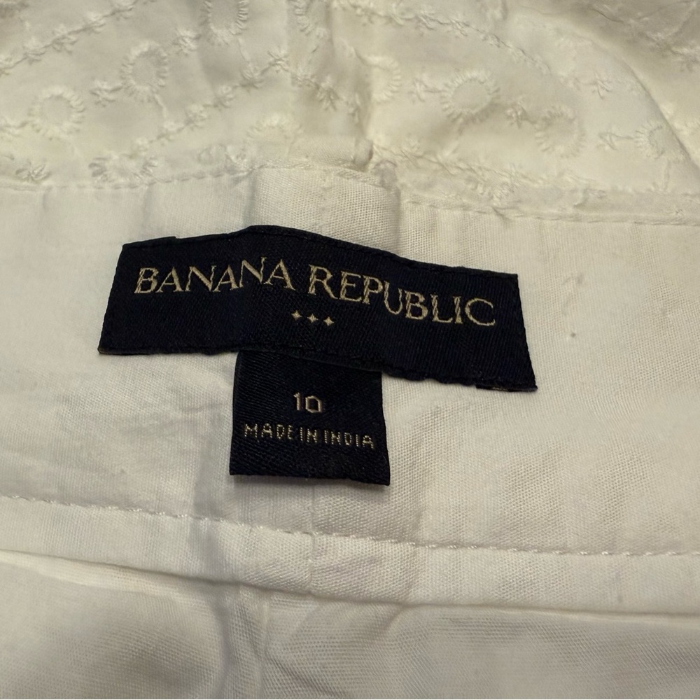 Banana Republic Mid Rise Shorts Women’s Feminine White Eyelet Like New - Picture 2 of 10